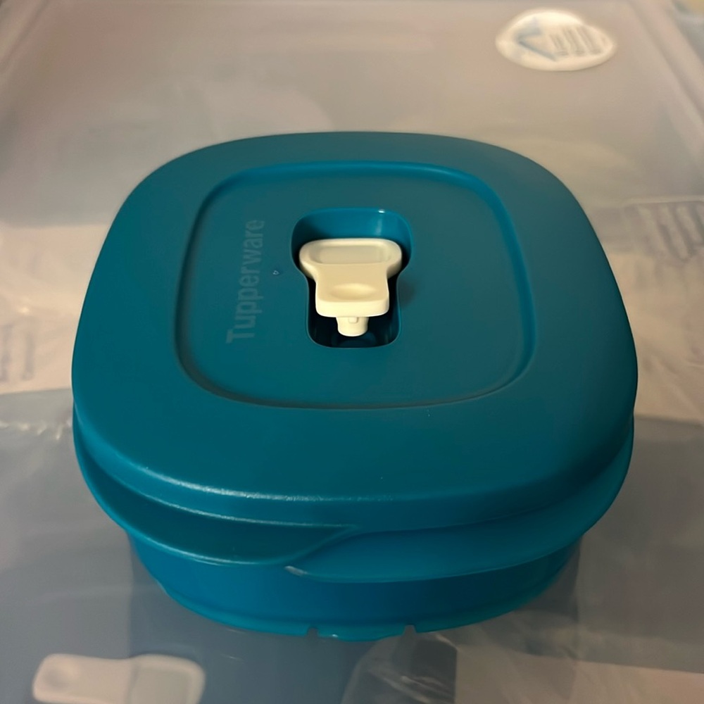 NEW Tupperware rectangular 2 cup - Picture 2 of 6